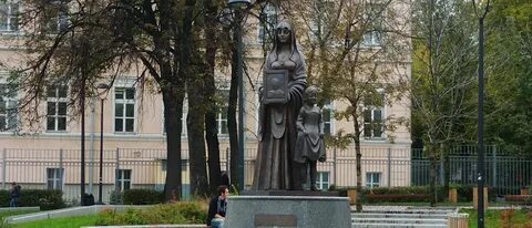 Памятников 7