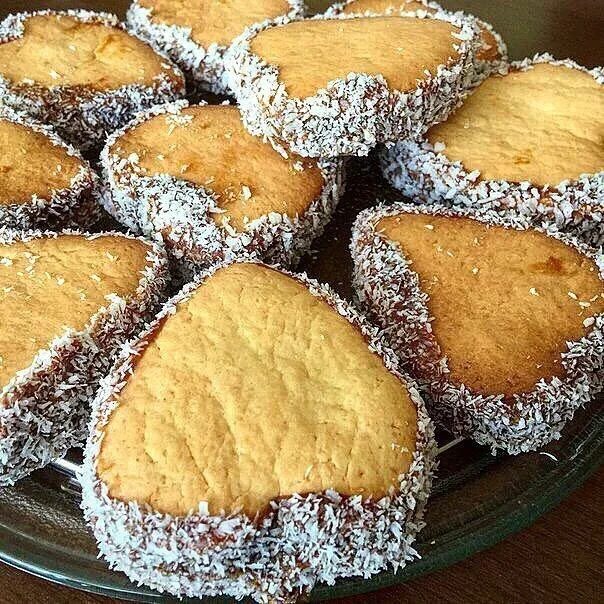 Простой рецепт печенья из сгущенки. Печенье со сгущенкой. печеньки со сгущенкой. печенье «песочное». печенье из сгущенки.