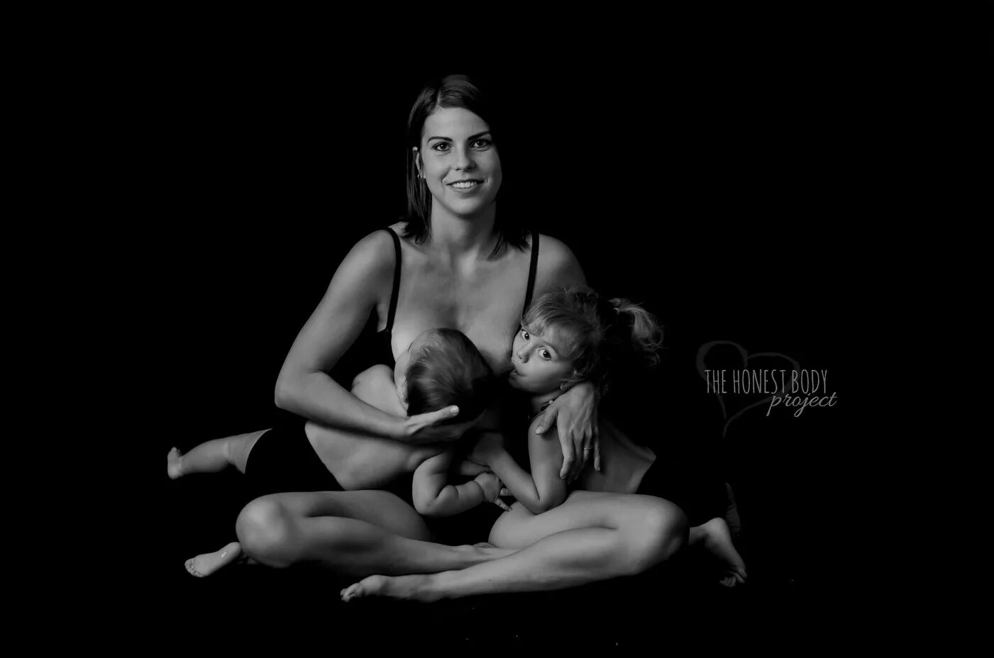 Дочь эрот. Фотограф Джейд Билл Breastfeeding. Фотопроект Натали Маккейн. Фотопроект грудное вскармливание.