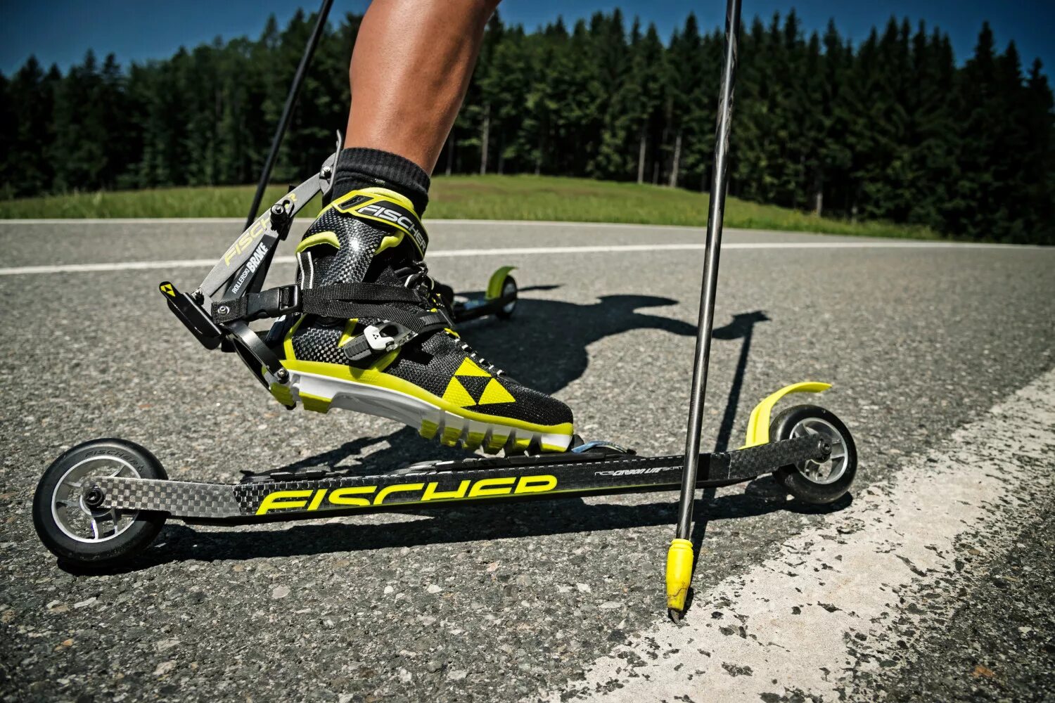 Лыжи роллеры фишер. Ski roller. Ski roller. Спортсмены роллеры. Ski roller.