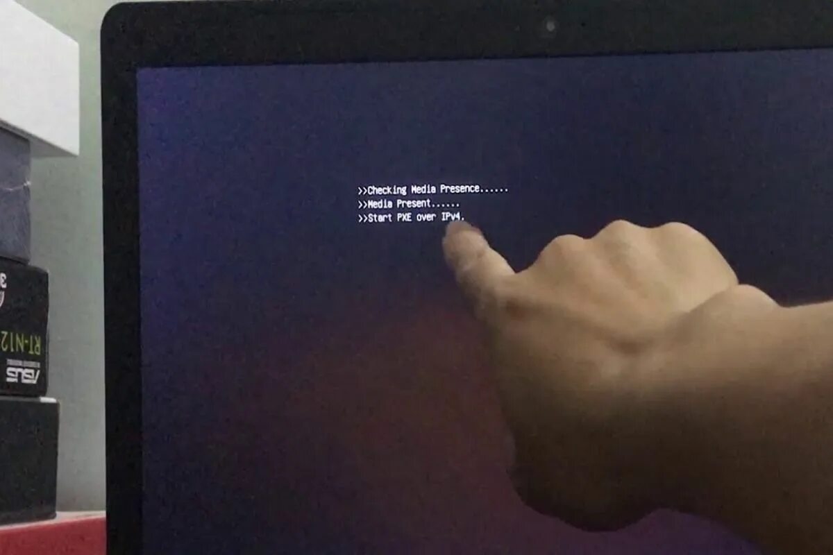 Pxe over ipv4. Checking Media Lenovo. Checking Media presence при загрузке Windows. Checking Media presence при загрузке. Ошибка checking Media presence.