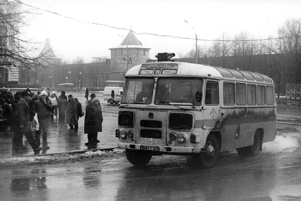 Первый автобус нижний. ПАЗ 672 Нижний Новгород. Нижегородский автобус город Горький. Икарус Нижний Новгород. Икарус Горький Нижний Новгород.