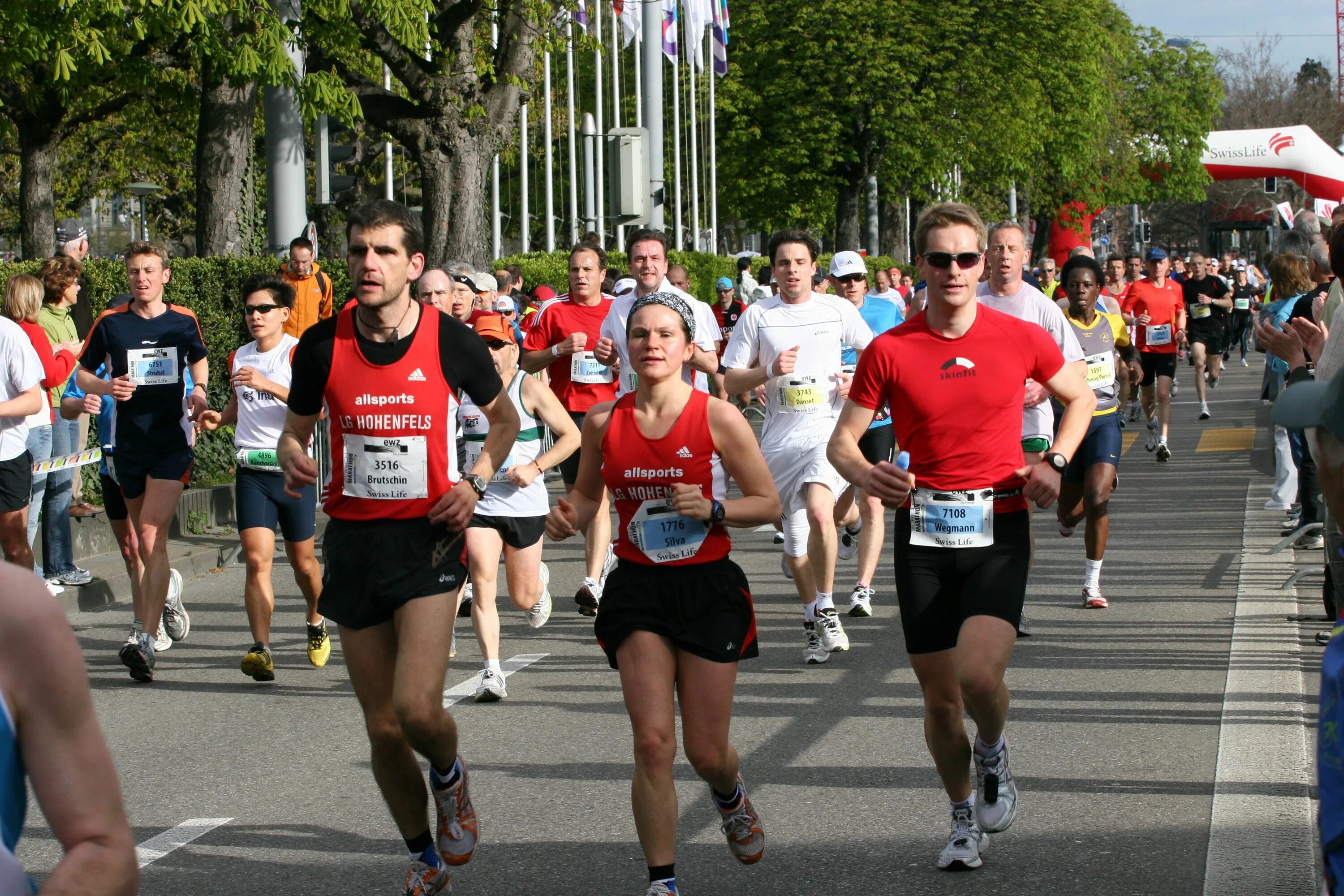 Марафон рабочее сегодня. Runners фото. физическая культура и спорт в испании. физическая культура хорватии. марафон спб.