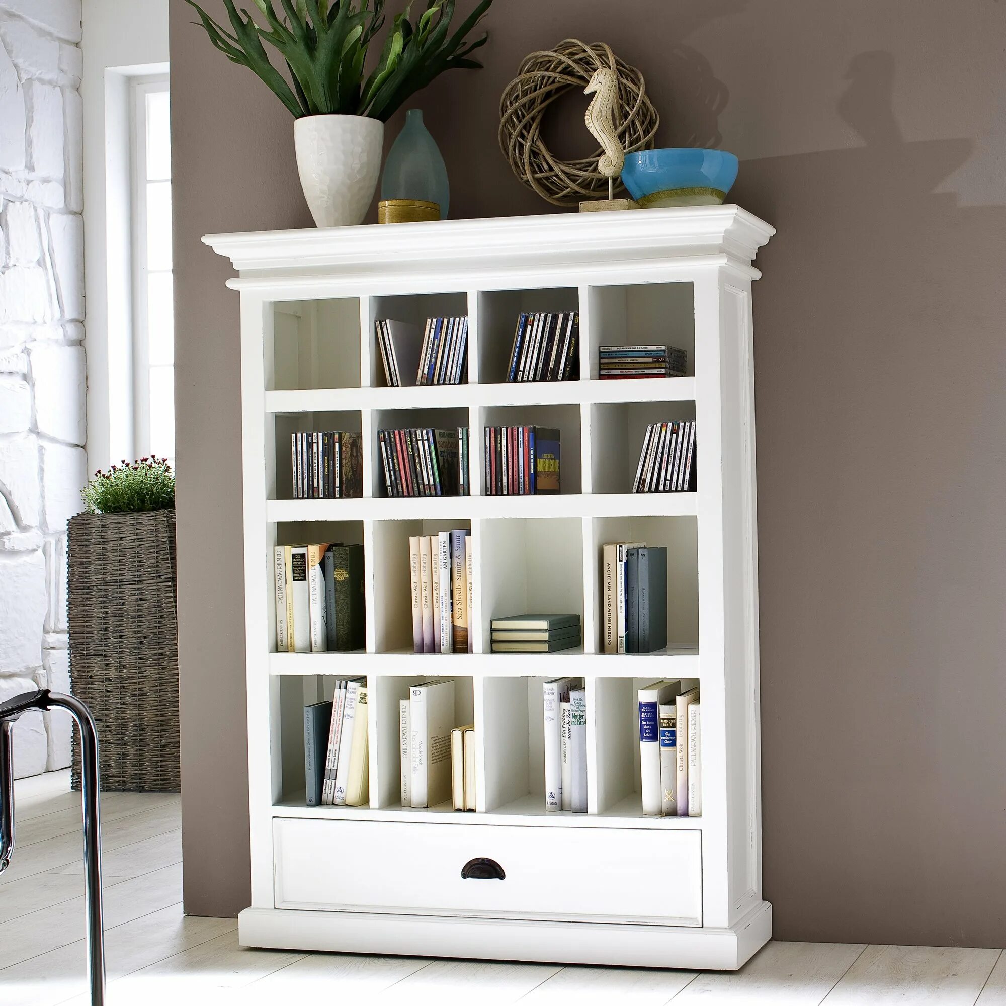 Книжный шкаф Glass Cabinet. Книжный шкаф икеа. Ikea книжный стеллаж ХЕМНЭС. Книжный шкаф шебби Шик.