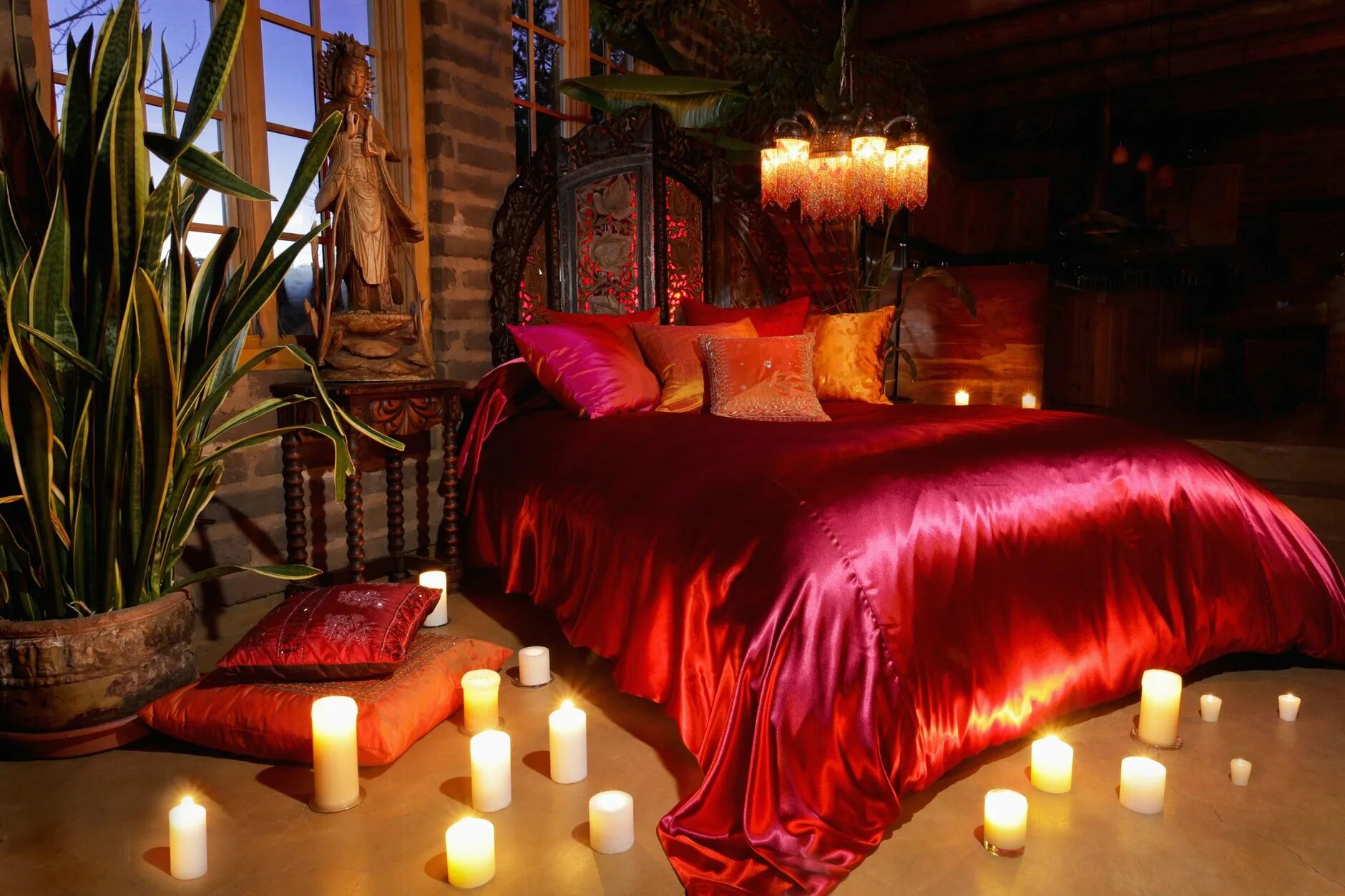 Жар постели. Романтическая спальня. Романтик в спальне. Романтичная кровать. Красная спальня.