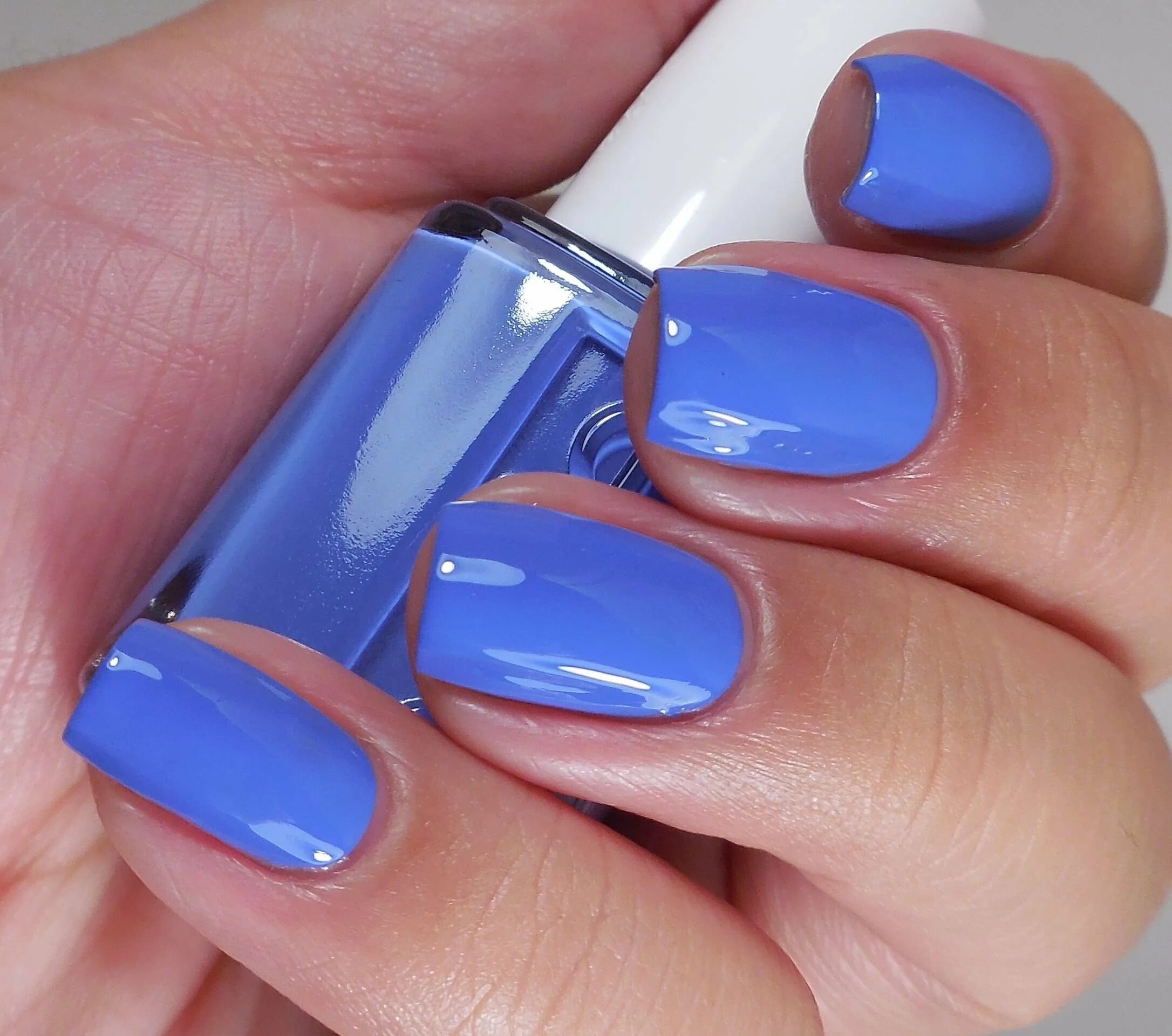 Лучший цвет маникюра. Essie 2021 синий. Essie лак для ногтей, 74. Essie синий лак. Синие ногти.
