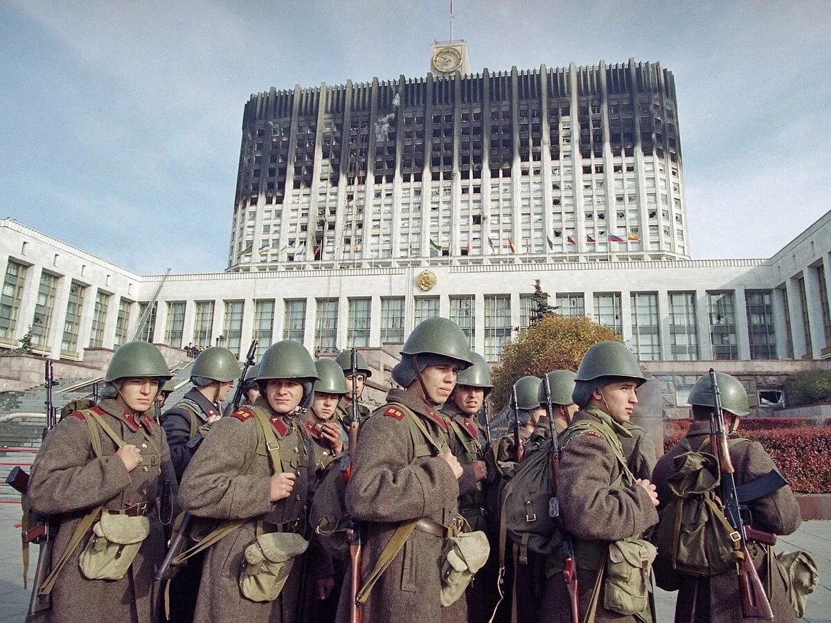События 3 октября 1993. Белый дом 1993 гкчп. ельцинский путч 1993. 1993 год москва белый дом штурм. ельцин белый дом 1993.