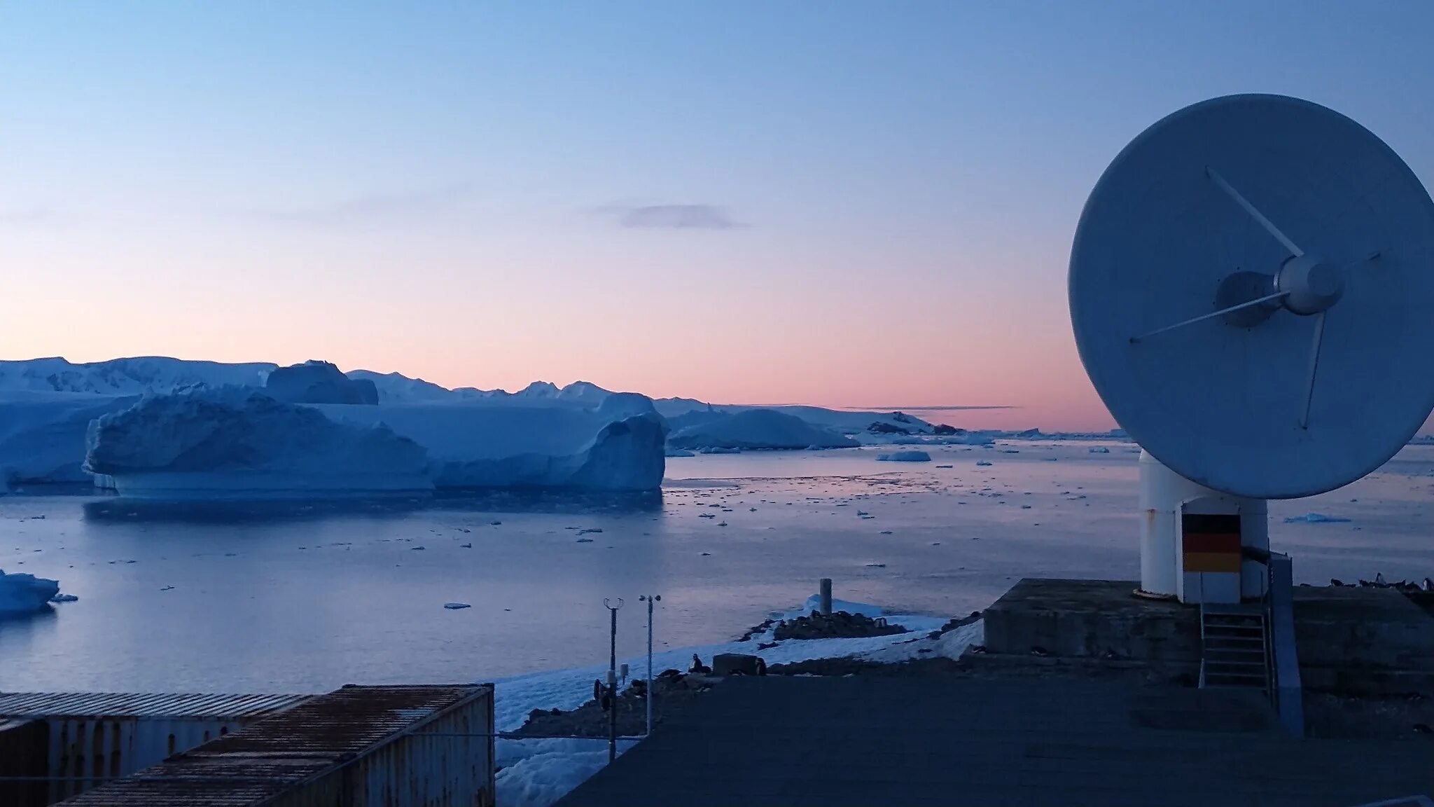 Столица у полярного круга 9. Южный Полярный круг Антарктиды. Южный Полярный телескоп – Антарктида. Аэродром Новолазаревская Антарктида. Полярный круг Швеция.
