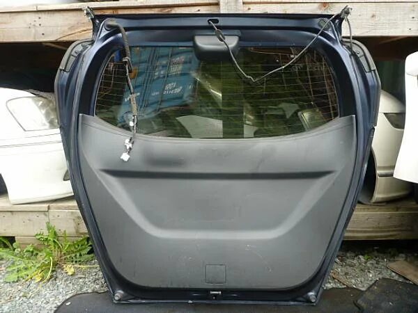 Крышка багажника хонда срв. Хонда с дверью в багажнике. Honda freed gb5 дверь багажника. Крышка багажника honda crv 3. Крышка багажника хонда фрид.
