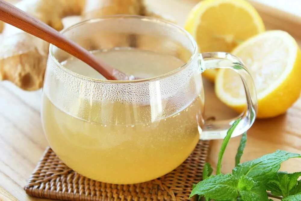 Мед и вода рецепт. Имбирный квас. Медовая вода. Имбирный лимонад. Лимонно медовый напиток.