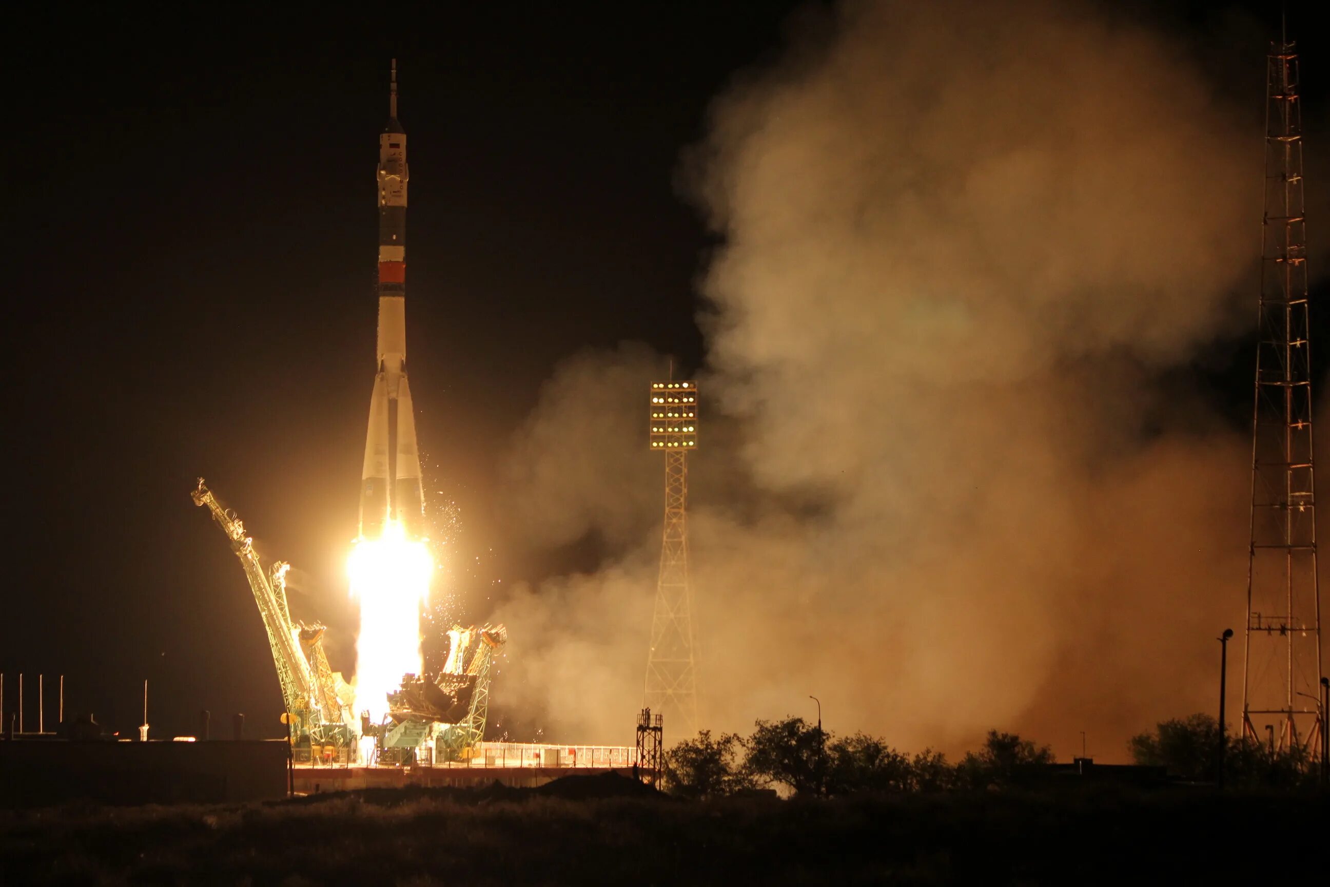 Запуск ракеты сегодня с космодрома байконур. Космодром Байконур старт Гагарина. Космодром Байконур Восток 1. Гагаринский старт на космодроме Байконур. Запуск корабля «Союз МС-16».