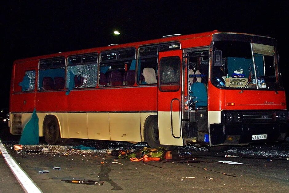 Минеральные воды захват заложников автобус. Захват автобуса в Минеральных Водах 1994. Захват автобуса террористами в Минводах 1994 году. 28 Июля 1994 захват автобуса в Минеральных Водах. Захват автобуса ссср