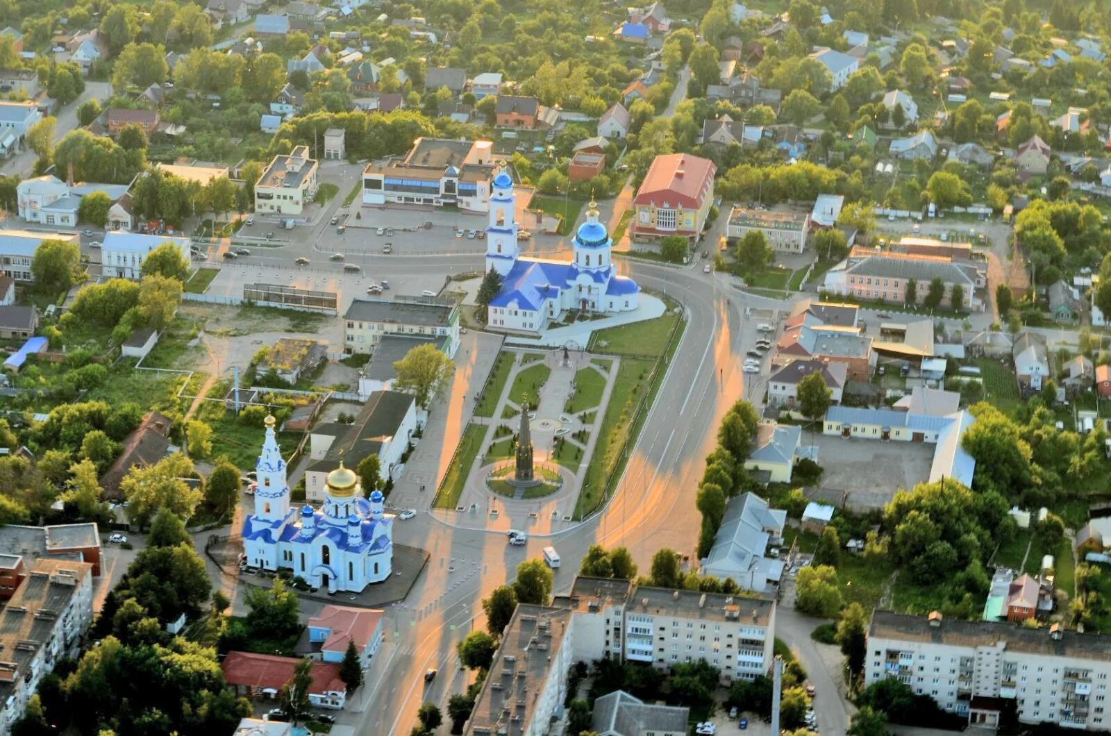 Г калуга область. Малый ярославец калужская область. малоярославец центр города. вид города малоярославец калужской области. малоярославец исторический центр.