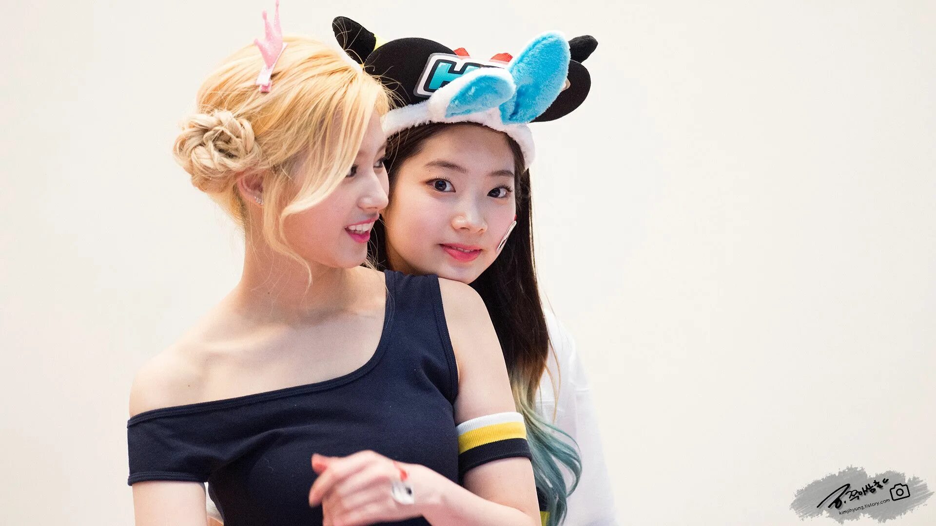 Double twice. Twice. twice sana. сана из твайс. twice sana wallpaper.