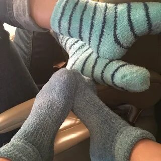 To love me is to accept all of me AND my fuzzy plane socks. https://t.co/Sa...