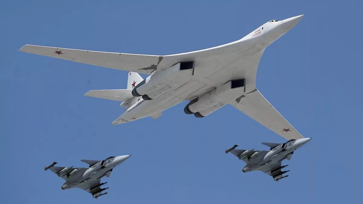Ту 160м сколько. Ту-160 белый лебедь. Белый лебедь самолет ту 160. Стратегический бомбардировщик ту-160. Ту-160м2.