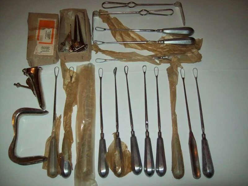 Инструмент для выскабливания. Набор инструментов для аборта. Набор инструментов для искусственного прерывания. Искусственный аборт инструментарий. Набор инструментов для мед аборта.