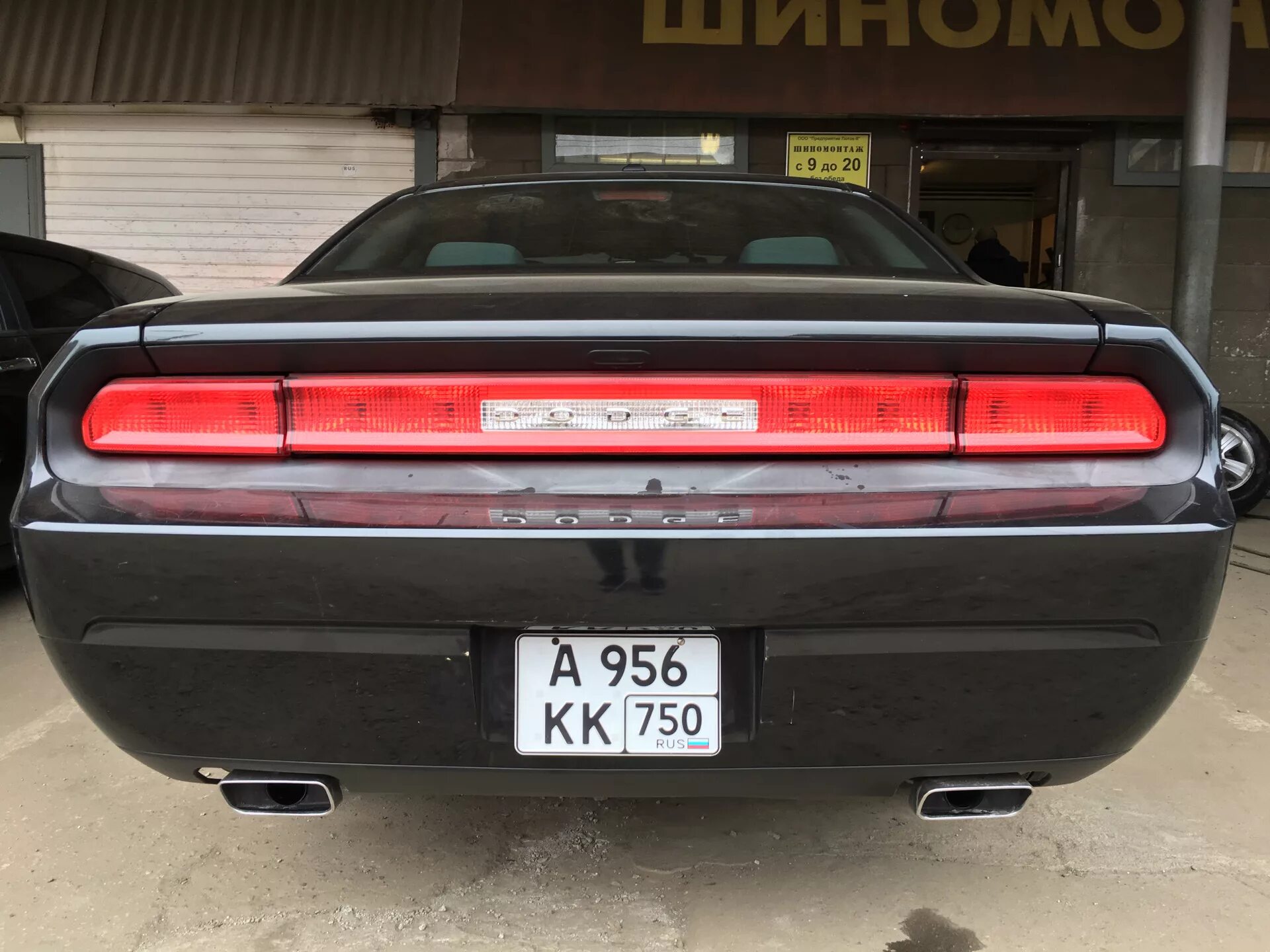 Додж Челленджер 3.6. Dodge Challenger задние фары. Номер три х