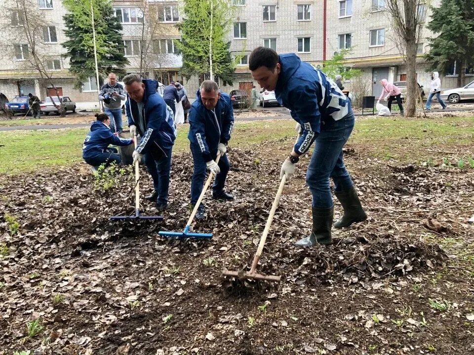 Новости энгельса 5 апреля. Мир труд субботник. День труда. Майский субботник. Труд в мае.