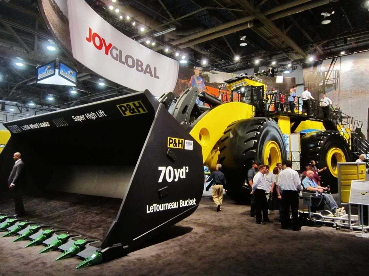 самый большой работа в мире. самая крупная корова. гигантская корова. самый большой блин. самый большой работа в мире.