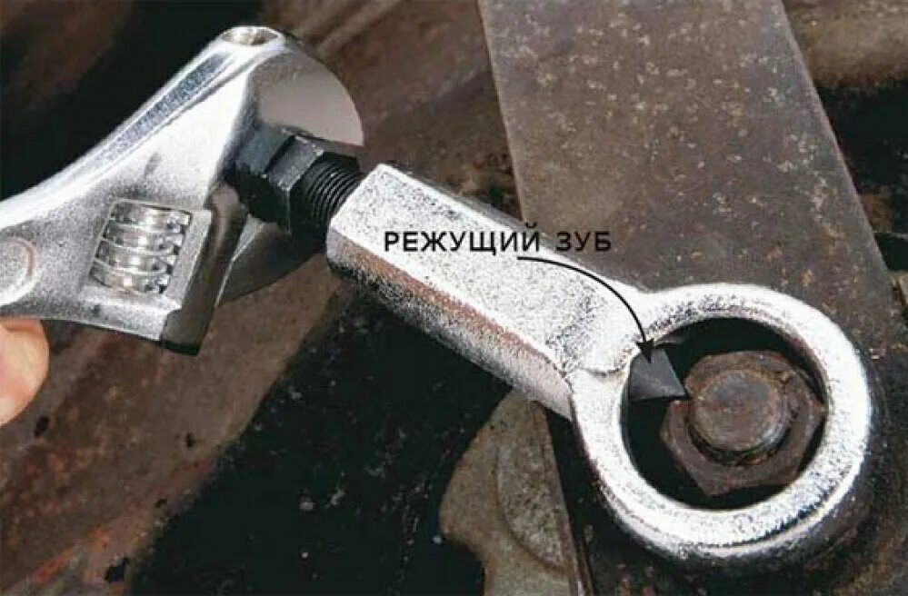 Не крутится болт