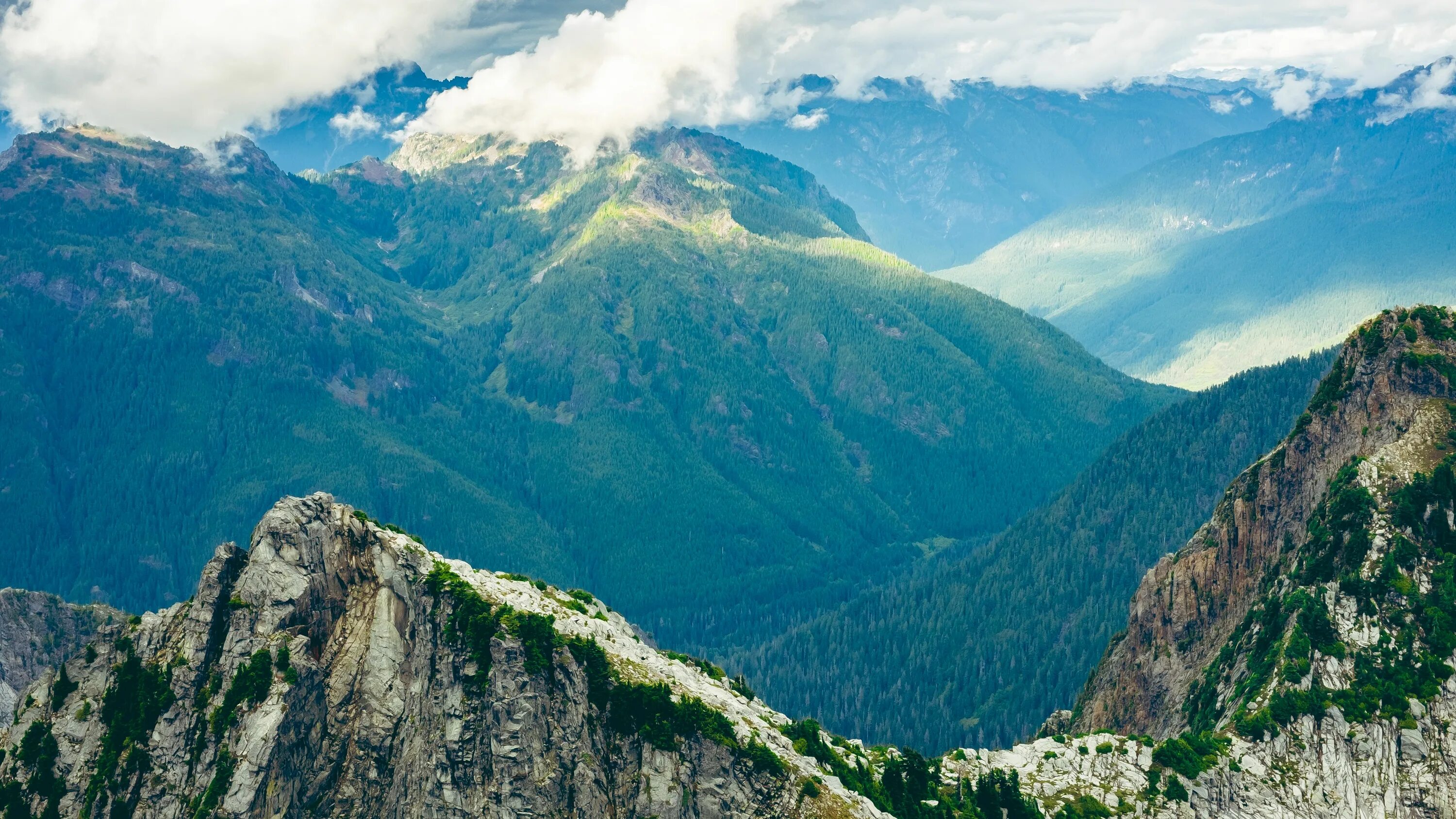 Amazing view. Гора Чугуш. Вид с горы. Вид с высокой горы. Горы с высоты.