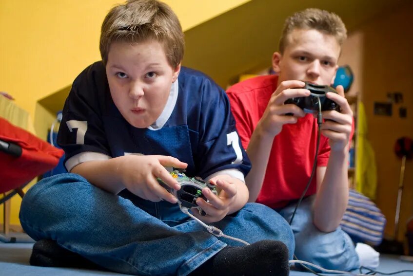 Зависимость от других детей. Подростки играющие в компьютерные игры. Зависимость от компьютерных игр. Игромания у детей и подростков. Игровая зависимость у подростков.