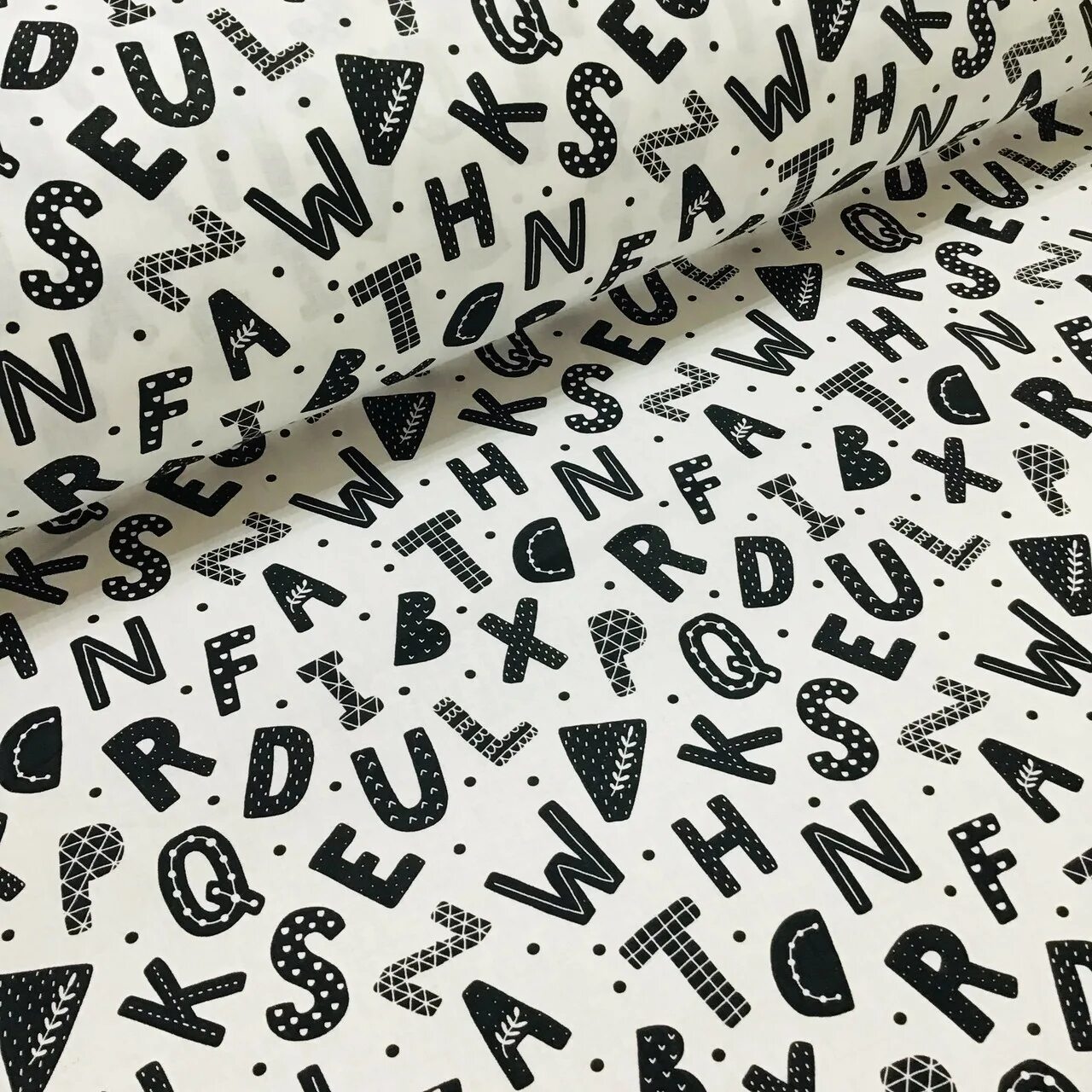 Наволочка с кроликом. Бежевая футболка мужская оверсайз с буквами q. Подушка "сладкие сны". Gant надпись. Подушка буковка.