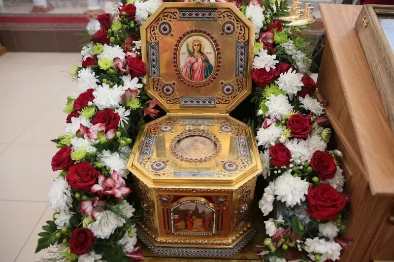 Мощи великомученицы варвары. Мощи великомученицы варвары. Мощи св варвары. Мощи св варвары. Мощи святой великомученицы варвары в киеве.