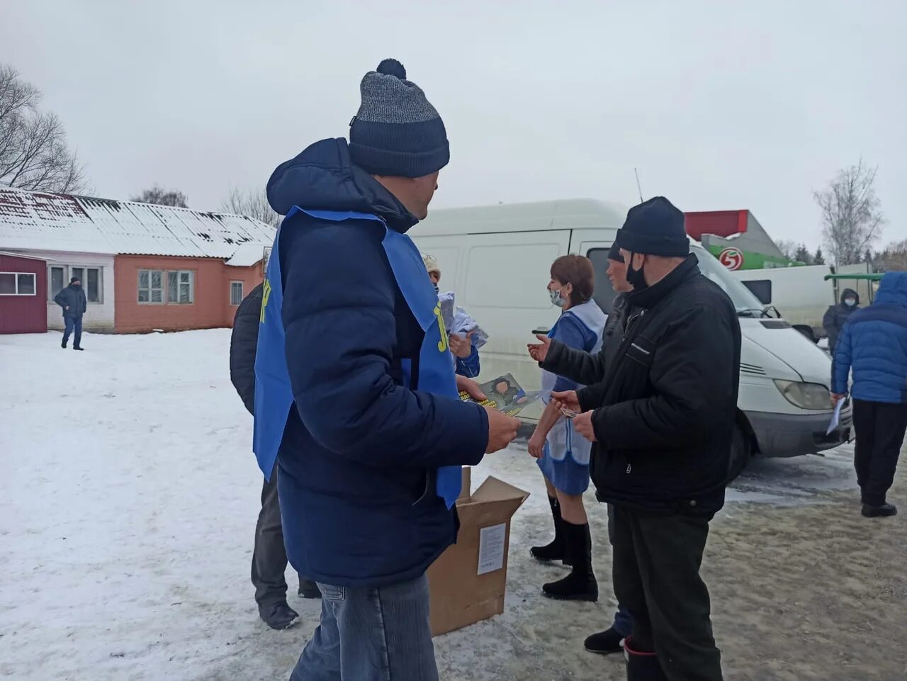 Поселок Кшенский. Новости поселка Кшенский. Автобус ЛДПР. Кто приехал в посёлке Кшенский. Прогноз погоды в кшенском