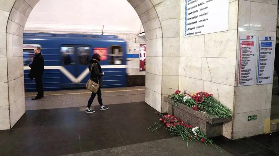 Вестибюль станции сенная площадь. Сенная технологическая. Сенная технологическая. Сенная технологическая. Сенная площадь в 2015.