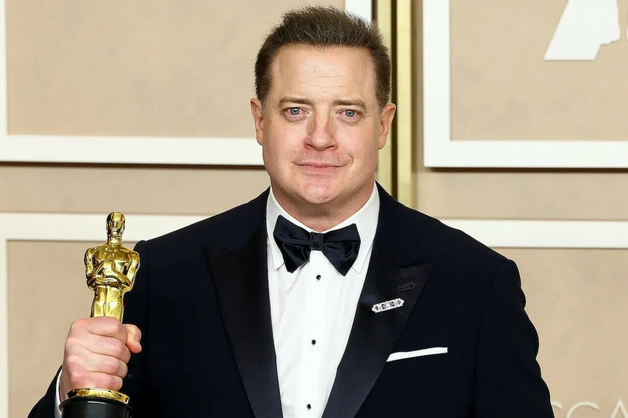 Брендан Фрейзер Оскар. Брендан Фрейзер Оскар 2024. Brendan Fraser Oscar 2023. Брендан Фрейзер на вручении Оскара.