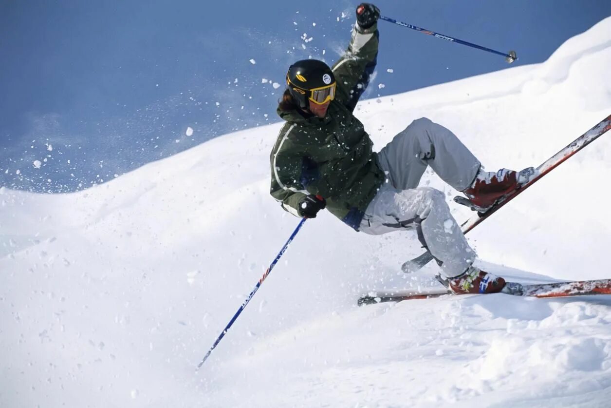 Катание на горных лыжах. Травмы на горных лыжах. На лыжах. How to ski