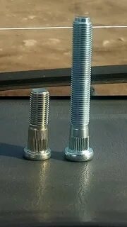 Ступичные шпильки