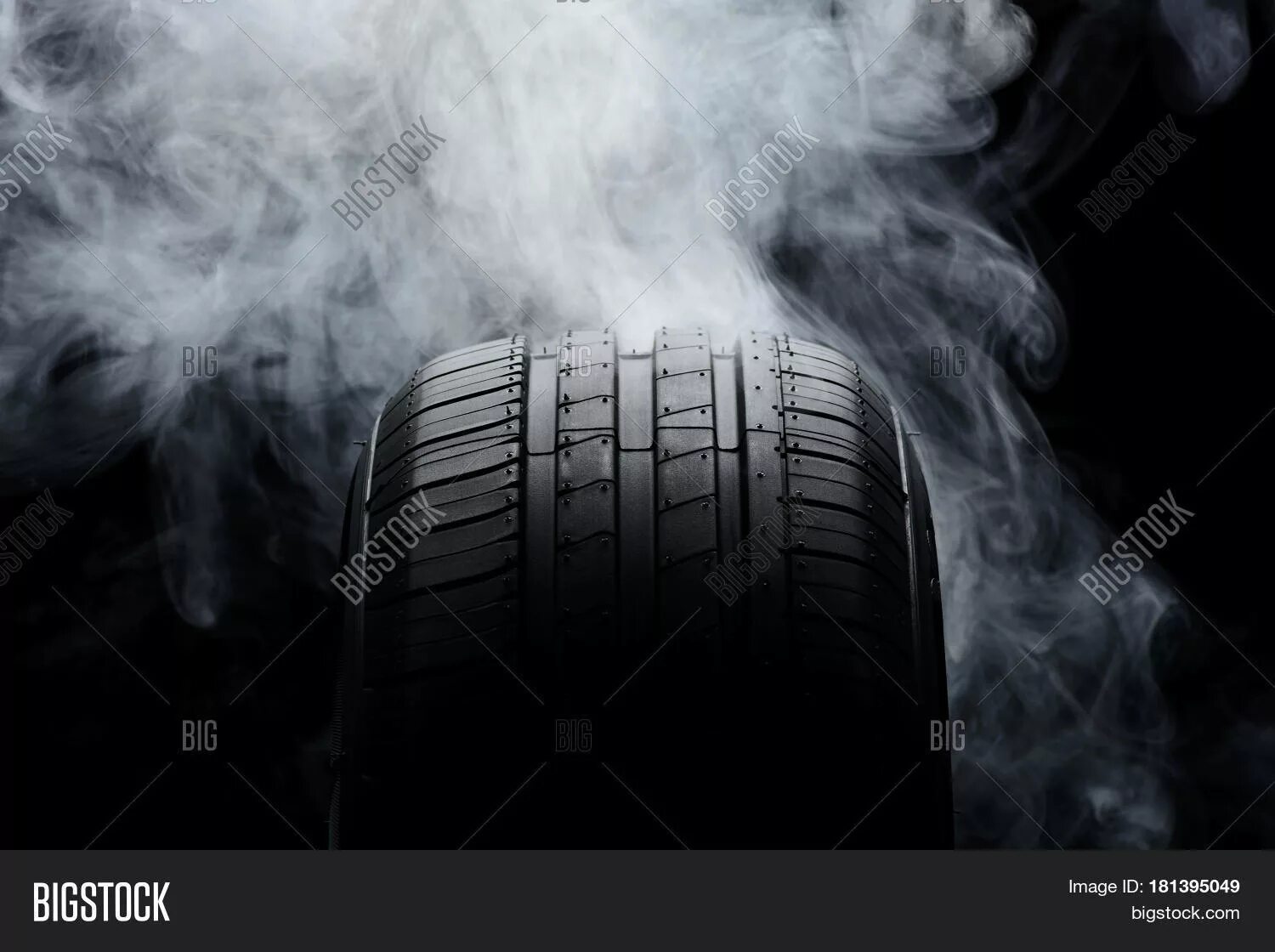 Светлые фоновые картинки для шин. Рисунок дождевых шин goodyear на формуле 1 2000. Дрифт колеса. Smoking tires. Smoking tires.