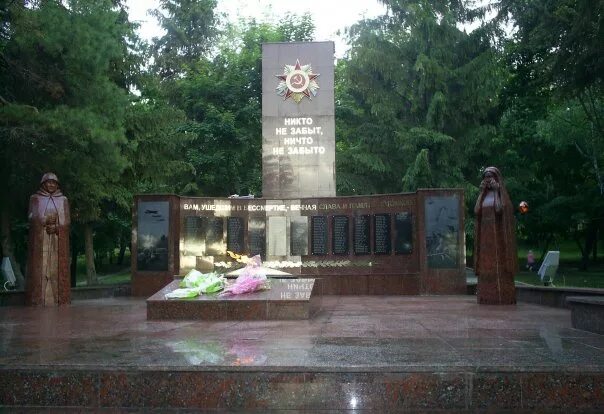 Город шиханы саратовская. Шиханы военный городок. Шиханы 2 Саратовская область военный городок. Памятник в Шиханах 2 Саратовская область. Вечный огонь Шиханы Саратовской области.