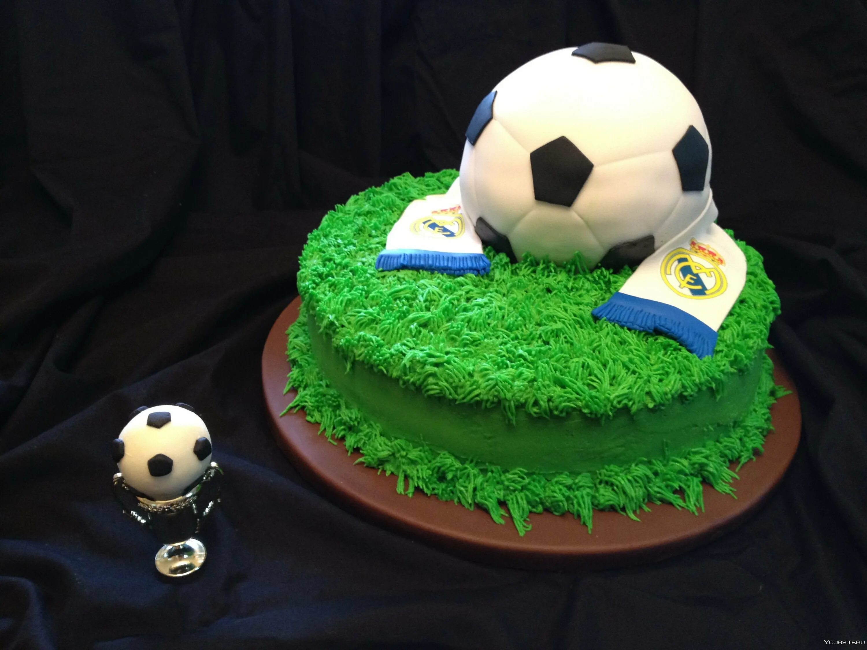 Торт для мальчика мяч. Торт «футболисту». Торт с футбольной тематикой. Торт футбольный для мальчика. Торт в виде мяча.
