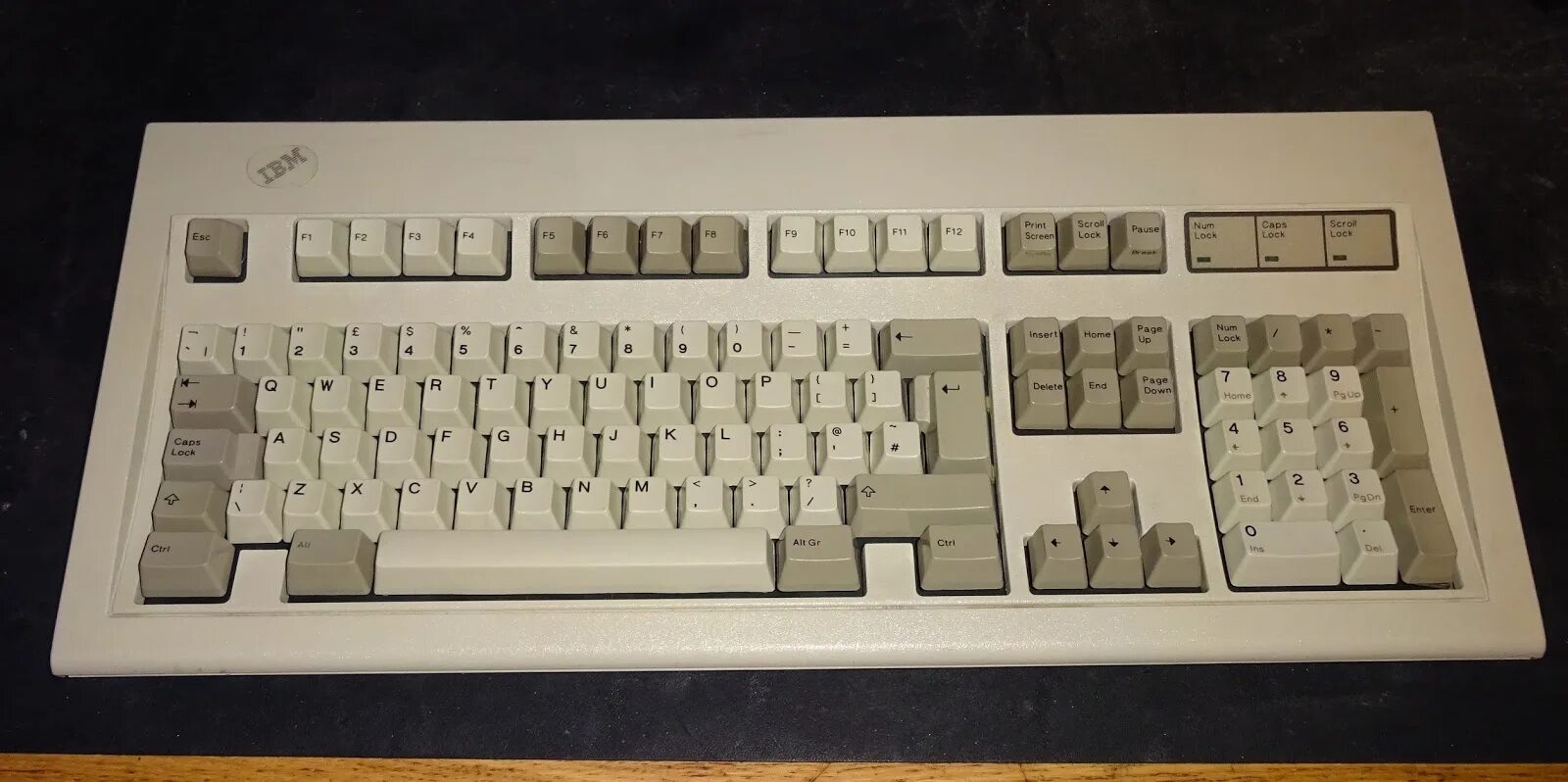 Клавиатура языка APL. Commodore 128. AZERTY DS-2702. AZERTY DS 2701.