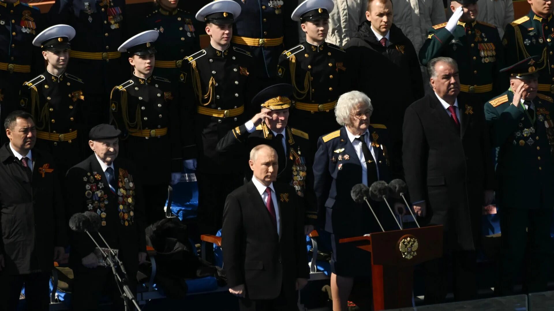 Выплаты ветеранам к 9 мая 2024. Парад 9 мая 2023 в Москве на красной площади.