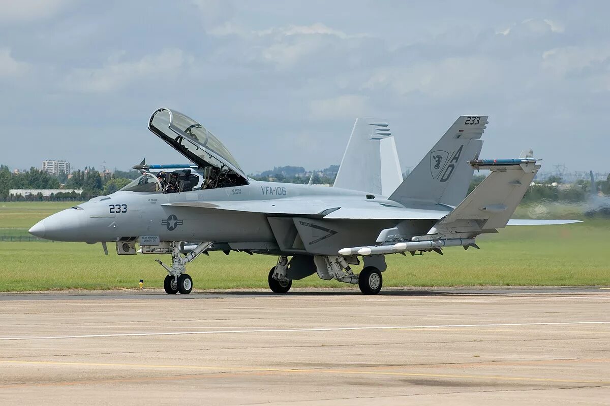 F 18 ru. F/A–18f "супер Хорнет". Истребитель f-18e super Hornet. Ф 18 Хорнет. F-18 super Hornet.