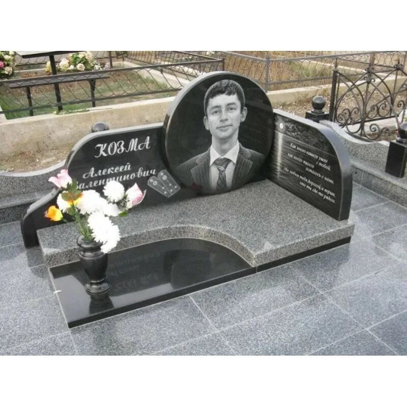 Красивые памятники на могилу для мужчины. Памятники молодым. Памятник для мужчины из гранита. Памятник мужчине. Красивые памятники на могилу.