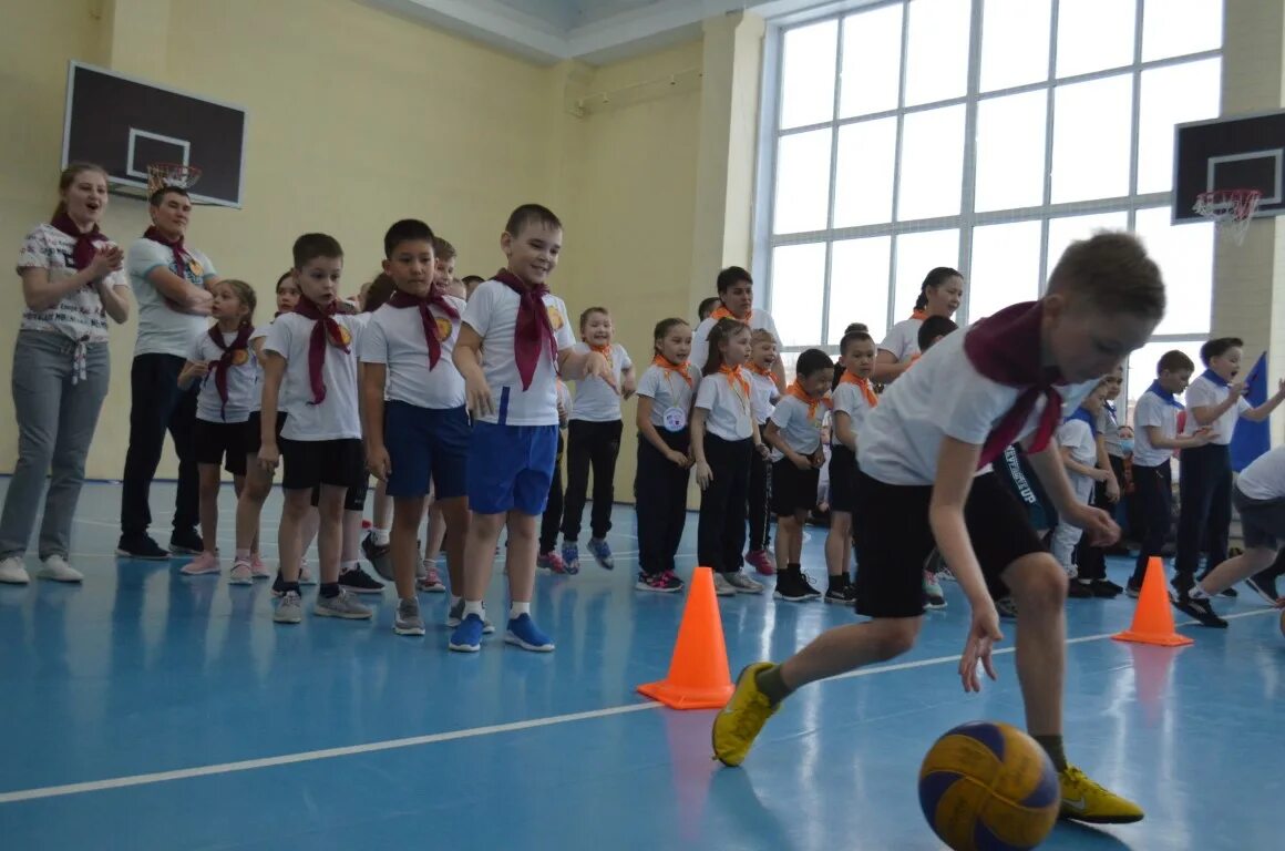 Озерск спортивный. Стритбол в школах озерска. Школьная спартакиада девушки. Озерск спорт. Озерск спортивный.