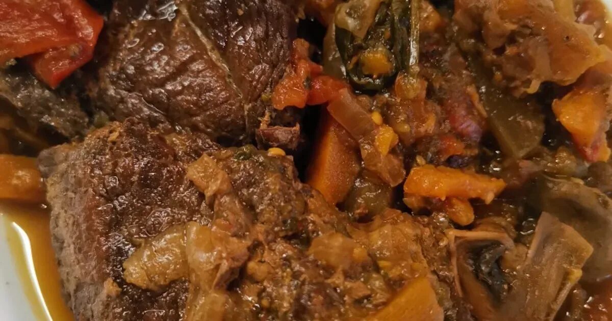 Говядина в афганском казане. Говядина с овощами в казане. Мясо с овощами в афганском казане. Хашлама из говядины в афганском казане. Говяжий хвост в афганском казане