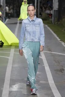 Off-White Spring 2019 Ready-to-Wear Fashion Show Collection: See the complete Of
