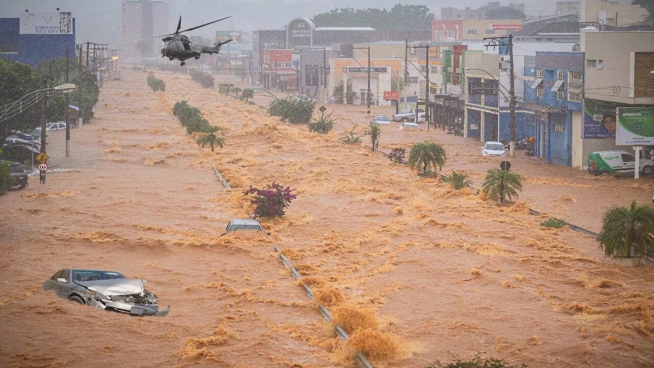 Flood natural disaster. Шторм в Бразилии. Natural Disasters Flood. Наводнение в Бразилии 2023. Стихийное бедствие в Бразилии 2020.