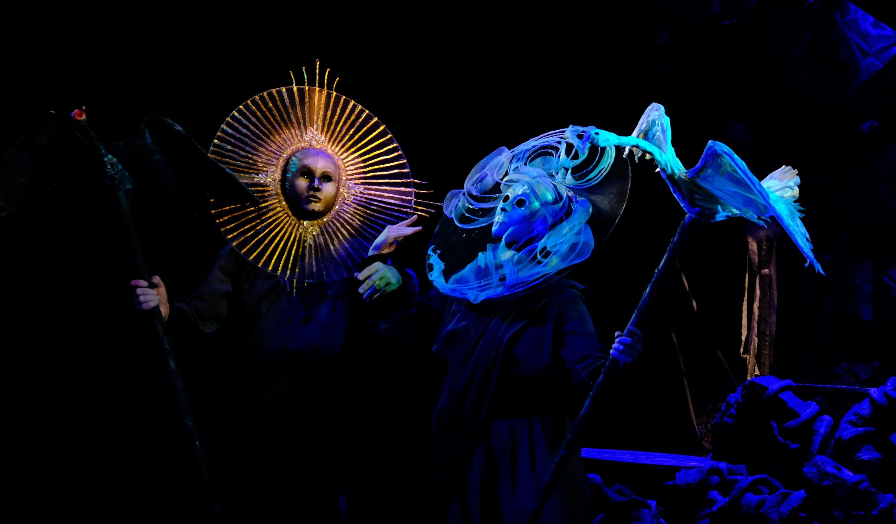 Китайский танец с зонтиками. Спектакль тайна лотоса. Школа лотос. Астраханский театр кукол тайна белого лотоса. Спектакль тайна лотоса.