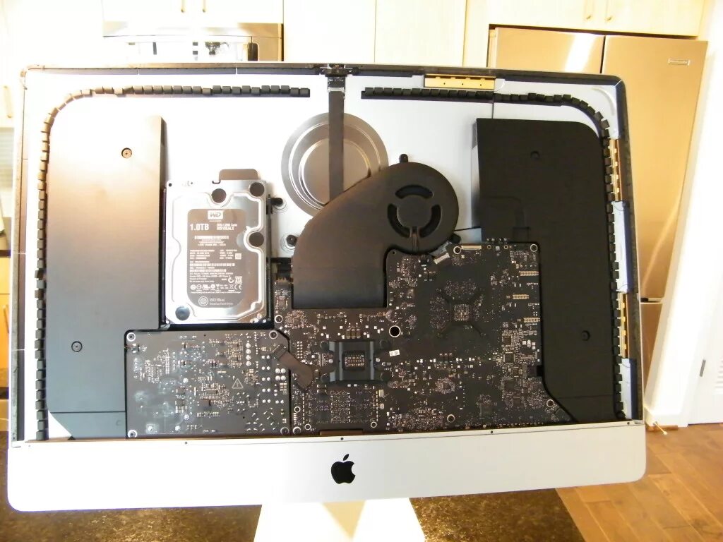 Разбор imac 2009. Плата imac 27 2020. Аймак 27 дюймов 2020. Imac 2011 ssd. Imac 27 2011 разъемы.