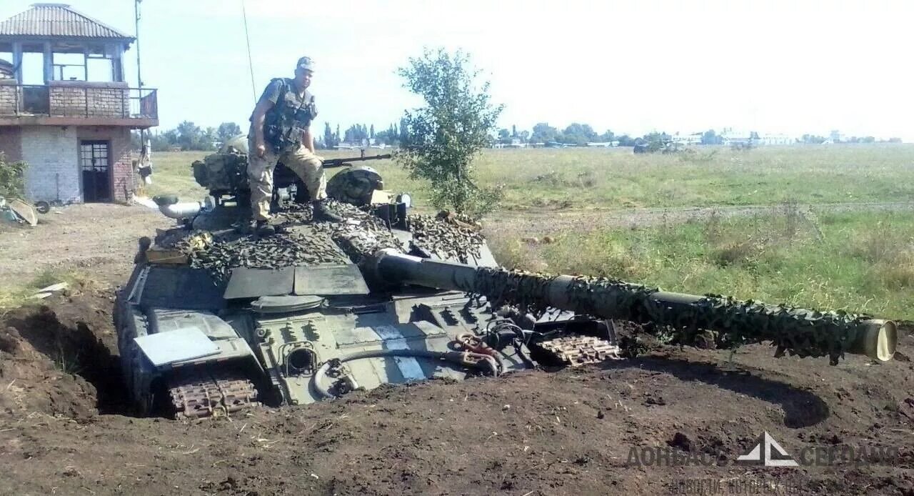 Битва за Луганский аэропорт. Бои за Луганский аэропорт. Штурм Луганского аэропорта. Танк Хрящеватое.