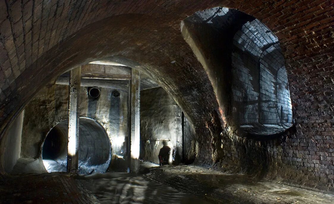 Диггеры река неглинка. Экскурсия с диггером по подземной реке неглинке. Экскурсия река неглинка. Экскурсии под землей. Город соледар соляные шахты.