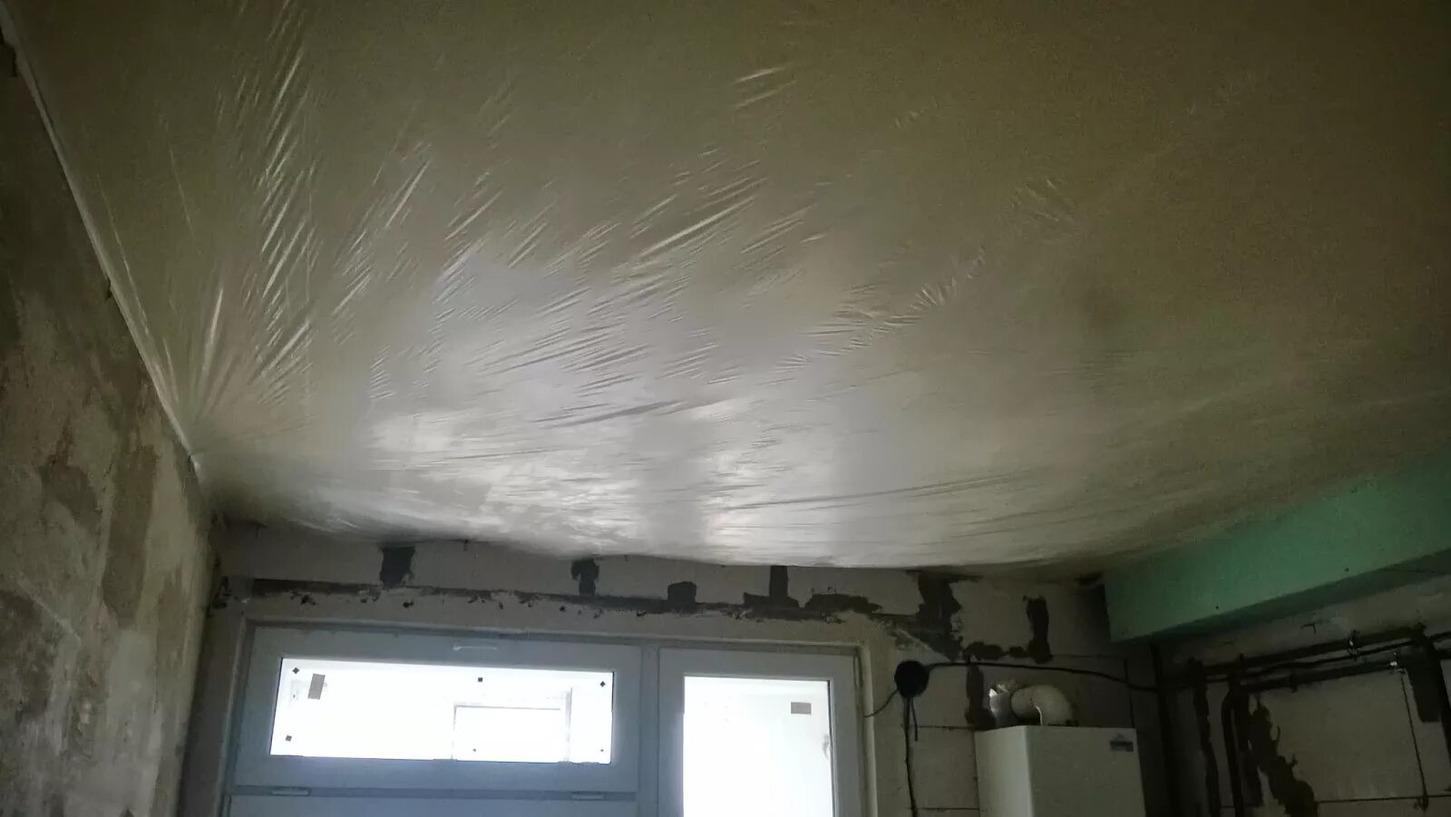 мытье тканевого потолка. моющий натяжной потолок. пыль от натяжного потолка. затоп натяжного потолка. пыль от натяжного потолка.